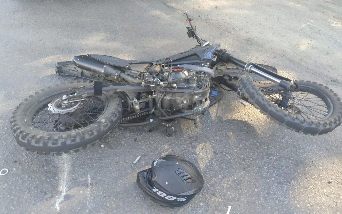 В Павловском районе на трассе 16-летний мотоциклист пострадал после столкновения с грузовиком КамАЗ