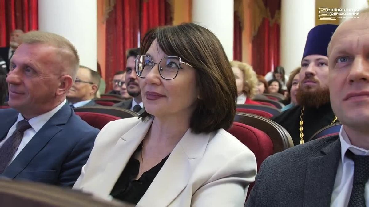 Дорогие преподаватели, студенты, выпускники! От всей души поздравляю вас с 95-летним юбилеем родного для каждого из нас Воронежского государственного педагогического университета!