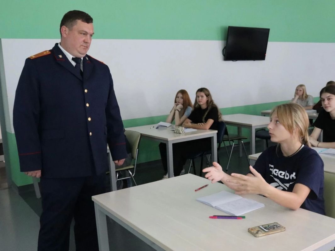 В Воронеже сотрудник регионального следственного управления провел профилактическое занятие со школьниками В Воронеже сотрудник регионального следственного управления провел профилактическое занятие со школьниками