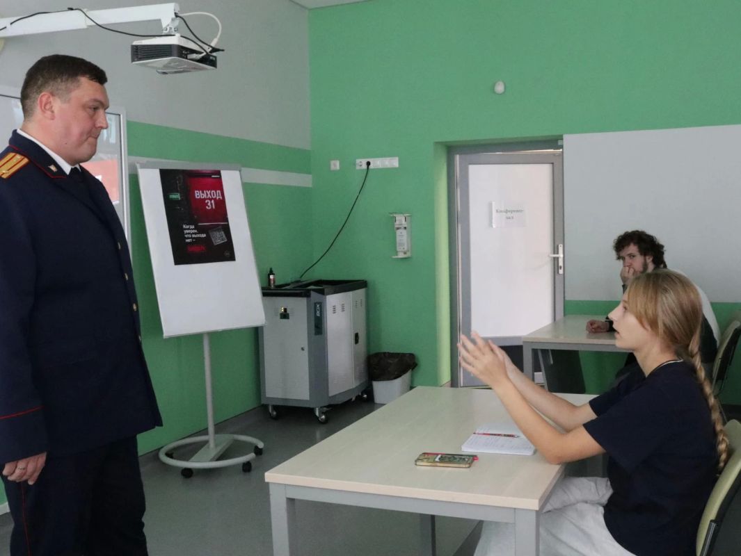В Воронеже сотрудник регионального следственного управления провел профилактическое занятие со школьниками В Воронеже сотрудник регионального следственного управления провел профилактическое занятие со школьниками