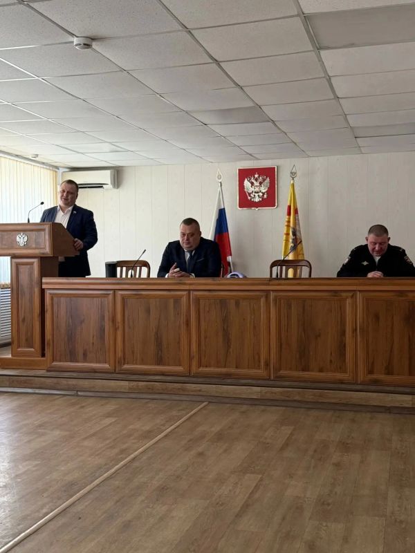 Депутат Воронежской городской Думы Валерий Данилов поздравил сотрудников Отдела полиции № 8 УМВД России по г. Воронежу с Днем уголовного розыска Депутат Воронежской городской Думы Валерий Данилов поздравил сотрудников Отдела полиции № 8 УМВД России по г. Воронежу с Днем уголовного розыска