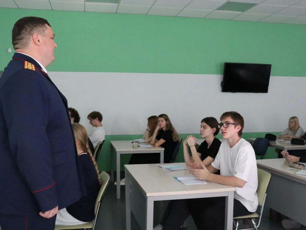 В Воронеже сотрудник регионального следственного управления провел профилактическое занятие со школьниками В Воронеже сотрудник регионального следственного управления провел профилактическое занятие со школьниками