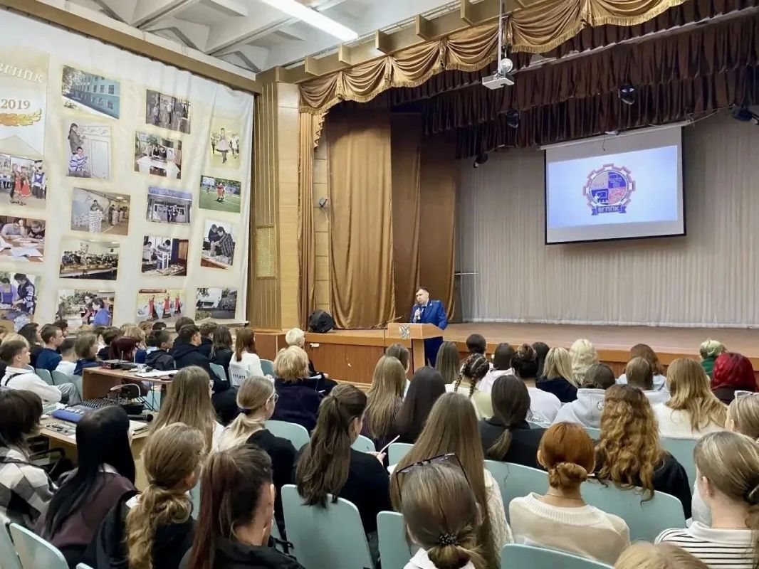 Прокуратура области продолжает цикл лекций, посвященных теме «Измена Родине – тягчайшее преступление»