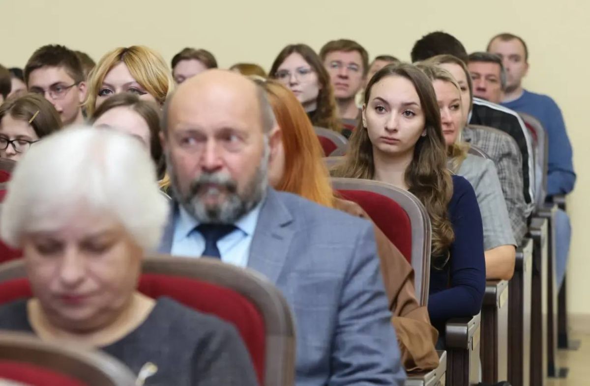 Сергей Петрин: В День учителя вручил ректору нашего педуниверситета Сергею Ивановичу Филоненко памятный знак «Воронеж — город воинской славы» Сергей Петрин: В День учителя вручил ректору нашего педуниверситета Сергею Ивановичу Филоненко памятный знак «Воронеж — город воинской славы»