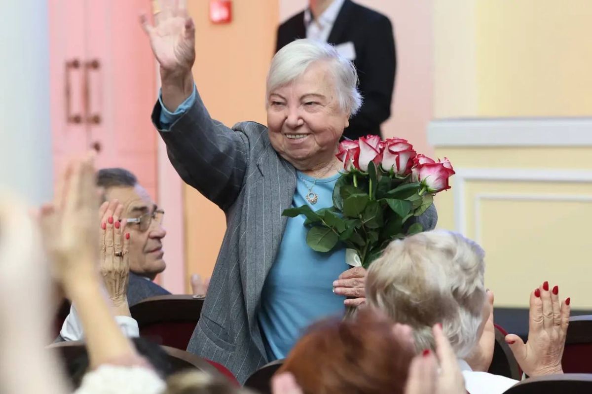 Сергей Петрин: В День учителя вручил ректору нашего педуниверситета Сергею Ивановичу Филоненко памятный знак «Воронеж — город воинской славы» Сергей Петрин: В День учителя вручил ректору нашего педуниверситета Сергею Ивановичу Филоненко памятный знак «Воронеж — город воинской славы»