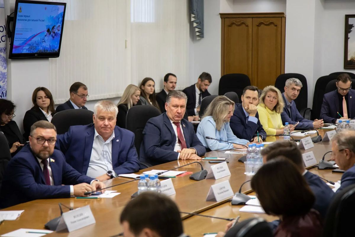 Юрий Матузов: «У Воронежской области есть основа для развития научно-технологического потенциала» Юрий Матузов: «У Воронежской области есть основа для развития научно-технологического потенциала»