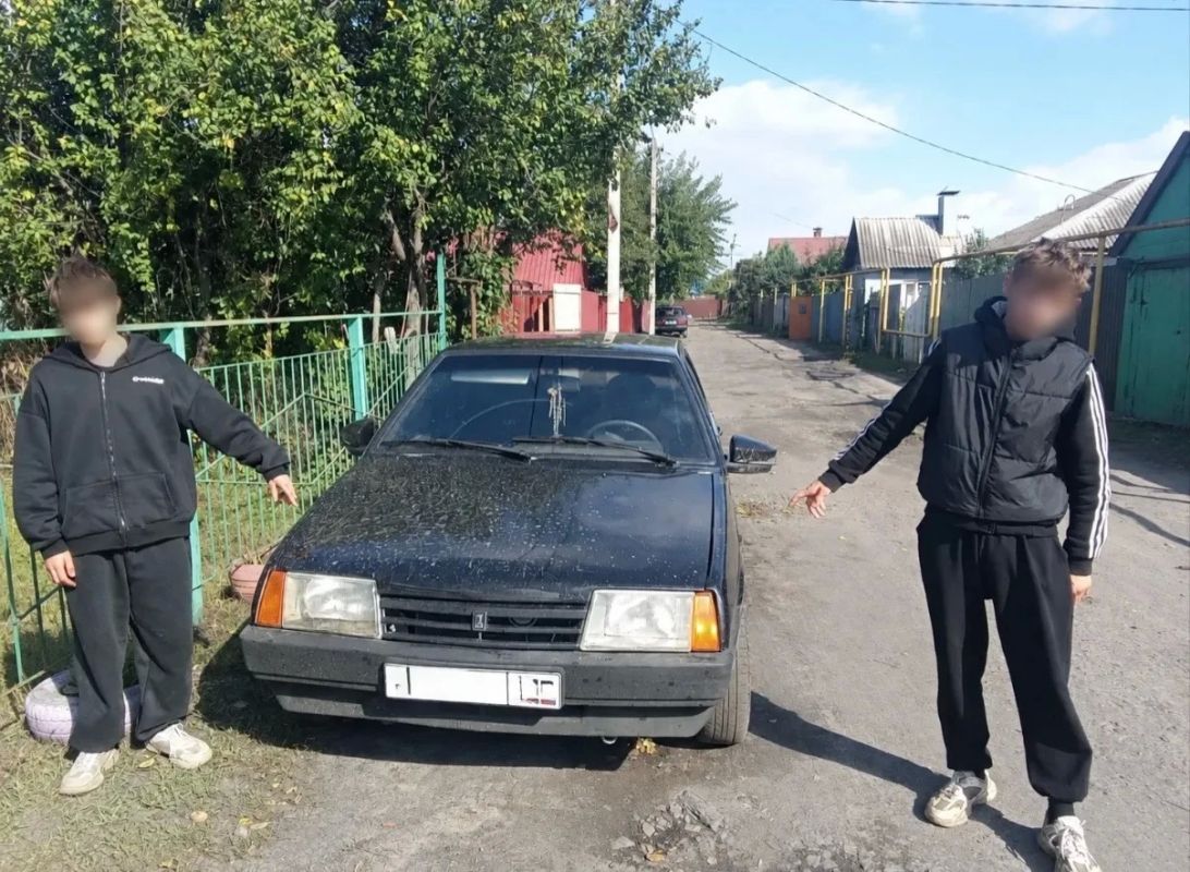 В Железнодорожном районе полицейские задержали подозреваемых в угоне легкового автомобиля