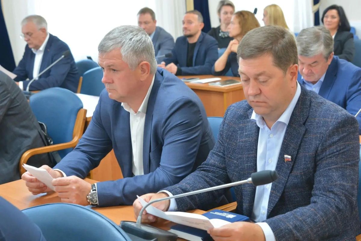 На заседании Совета Воронежской городской Думы, которое прошло под председательством Героя России, спикера городского парламента Андрея Дьяченко, депутаты назначили дату проведения одиннадцатого заседания Воронежской... На заседании Совета Воронежской городской Думы, которое прошло под председательством Героя России, спикера городского парламента Андрея Дьяченко, депутаты назначили дату проведения одиннадцатого заседания Воронежской...