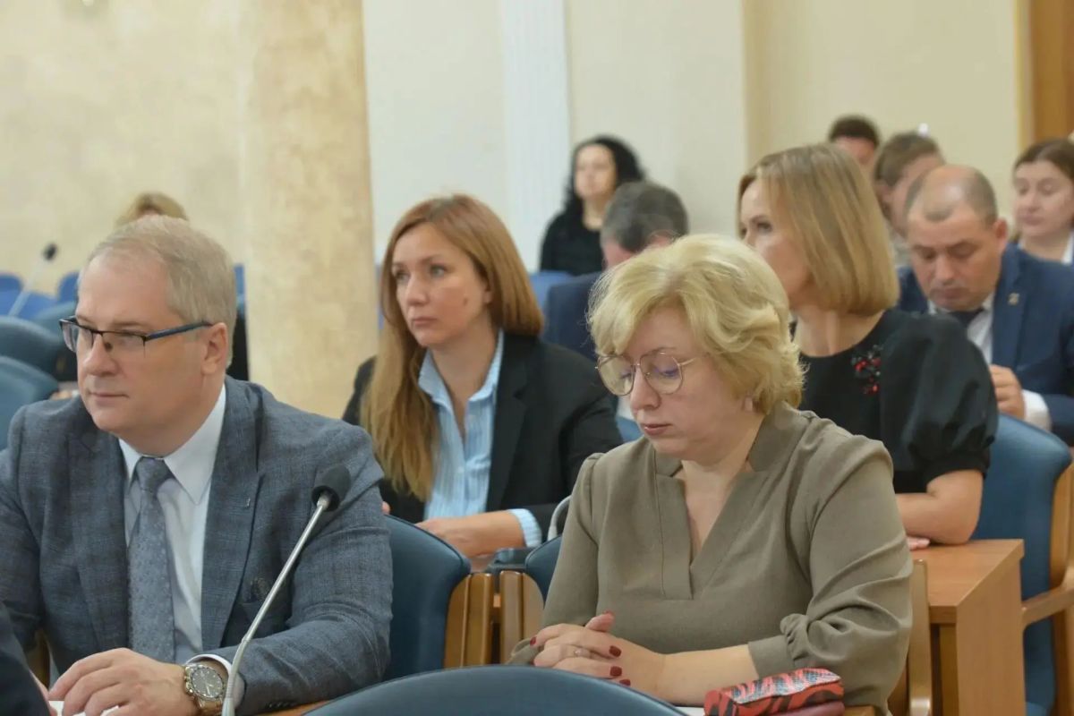 На заседании Совета Воронежской городской Думы, которое прошло под председательством Героя России, спикера городского парламента Андрея Дьяченко, депутаты назначили дату проведения одиннадцатого заседания Воронежской... На заседании Совета Воронежской городской Думы, которое прошло под председательством Героя России, спикера городского парламента Андрея Дьяченко, депутаты назначили дату проведения одиннадцатого заседания Воронежской...