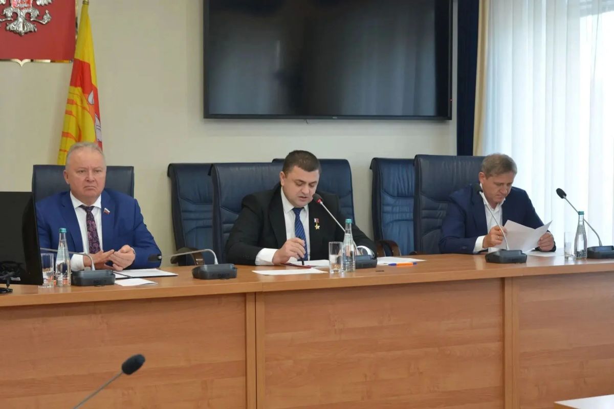 На заседании Совета Воронежской городской Думы, которое прошло под председательством Героя России, спикера городского парламента Андрея Дьяченко, депутаты назначили дату проведения одиннадцатого заседания Воронежской... На заседании Совета Воронежской городской Думы, которое прошло под председательством Героя России, спикера городского парламента Андрея Дьяченко, депутаты назначили дату проведения одиннадцатого заседания Воронежской...