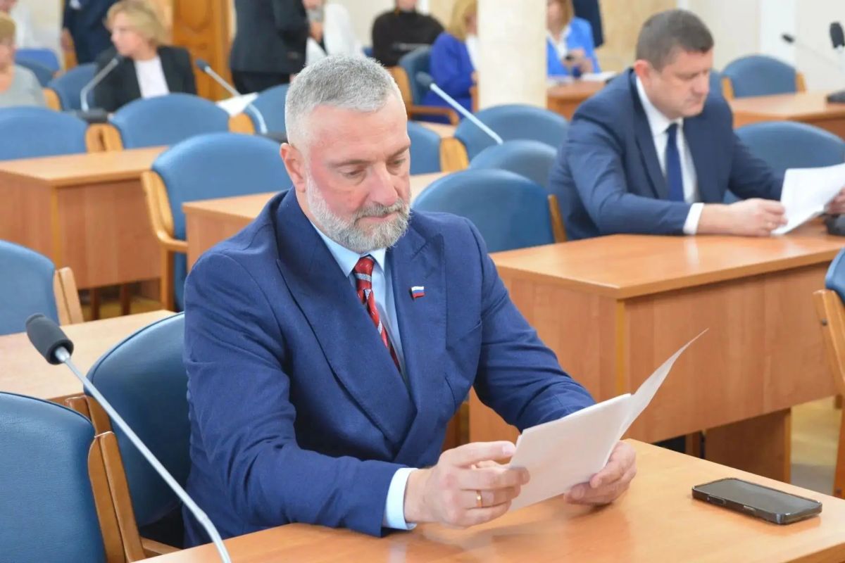 На заседании Совета Воронежской городской Думы, которое прошло под председательством Героя России, спикера городского парламента Андрея Дьяченко, депутаты назначили дату проведения одиннадцатого заседания Воронежской... На заседании Совета Воронежской городской Думы, которое прошло под председательством Героя России, спикера городского парламента Андрея Дьяченко, депутаты назначили дату проведения одиннадцатого заседания Воронежской...