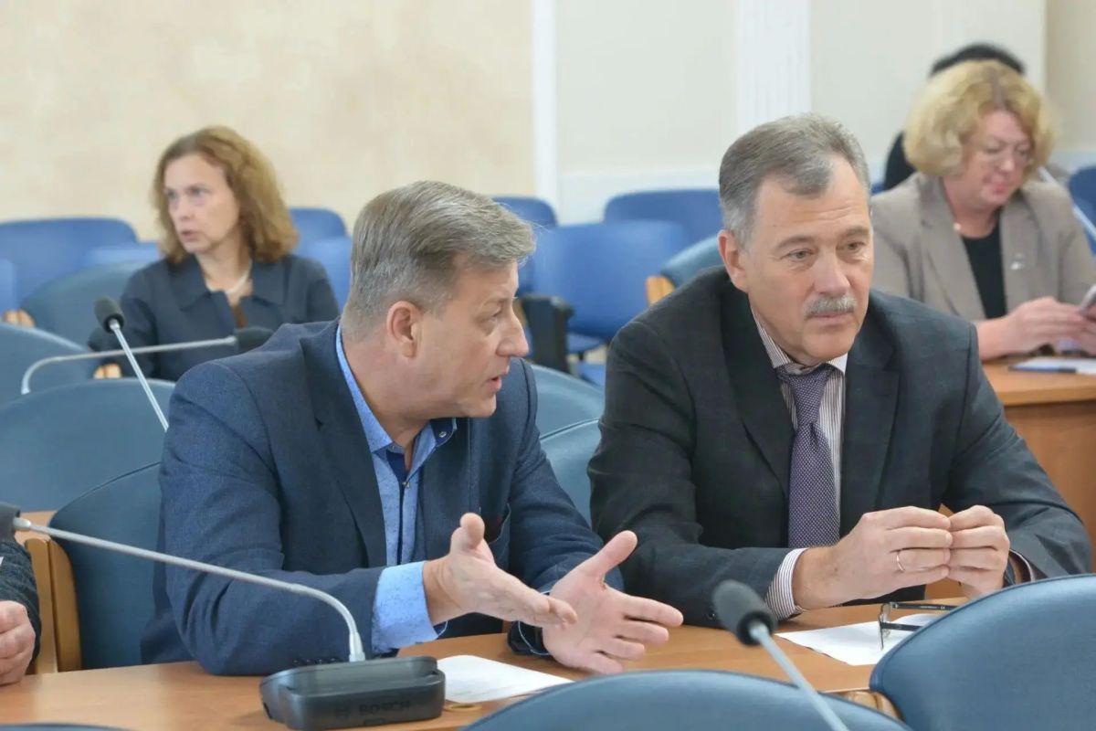 На заседании Совета Воронежской городской Думы, которое прошло под председательством Героя России, спикера городского парламента Андрея Дьяченко, депутаты назначили дату проведения одиннадцатого заседания Воронежской... На заседании Совета Воронежской городской Думы, которое прошло под председательством Героя России, спикера городского парламента Андрея Дьяченко, депутаты назначили дату проведения одиннадцатого заседания Воронежской...