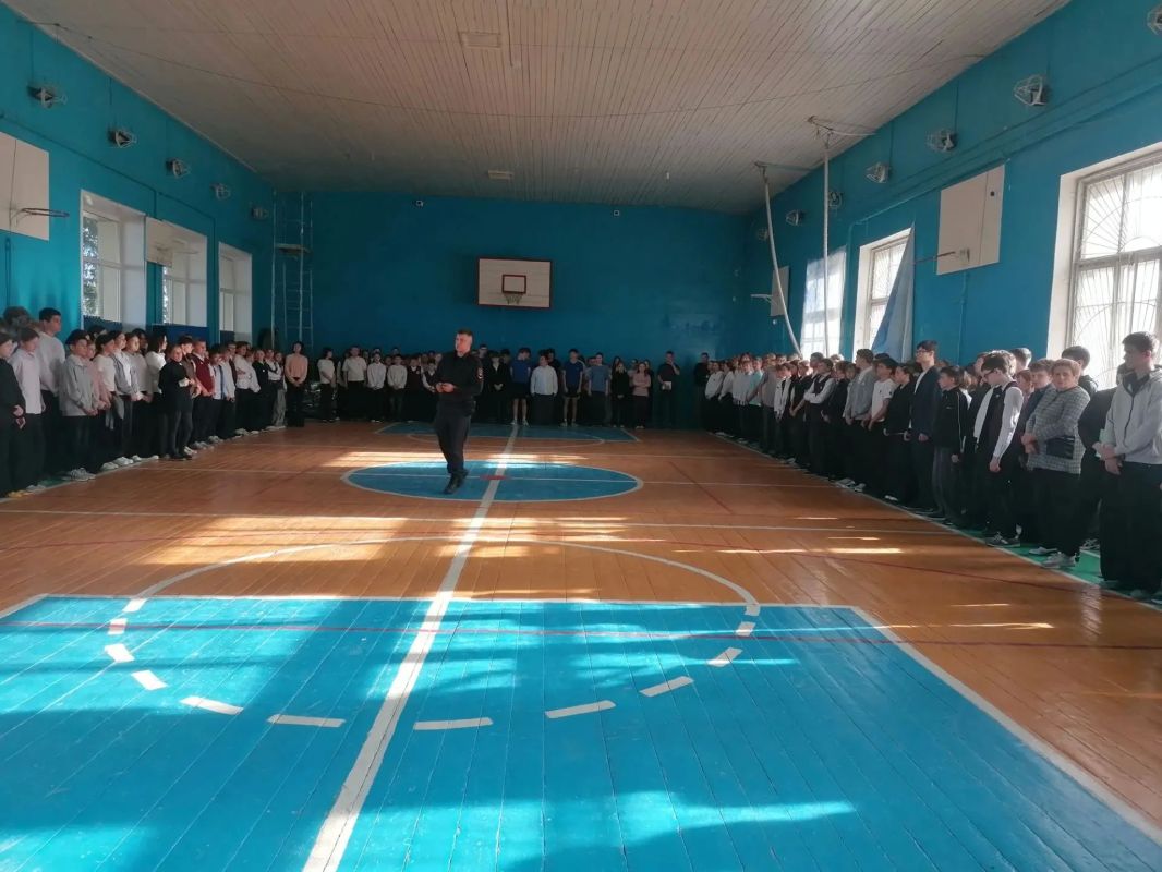 В Россошанском районе полицейские провели профилактический урок для школьников В Россошанском районе полицейские провели профилактический урок для школьников