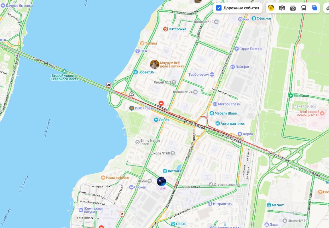 ДТП на Северном мосту спровоцировало большую пробку на улице Остужева в Воронеже