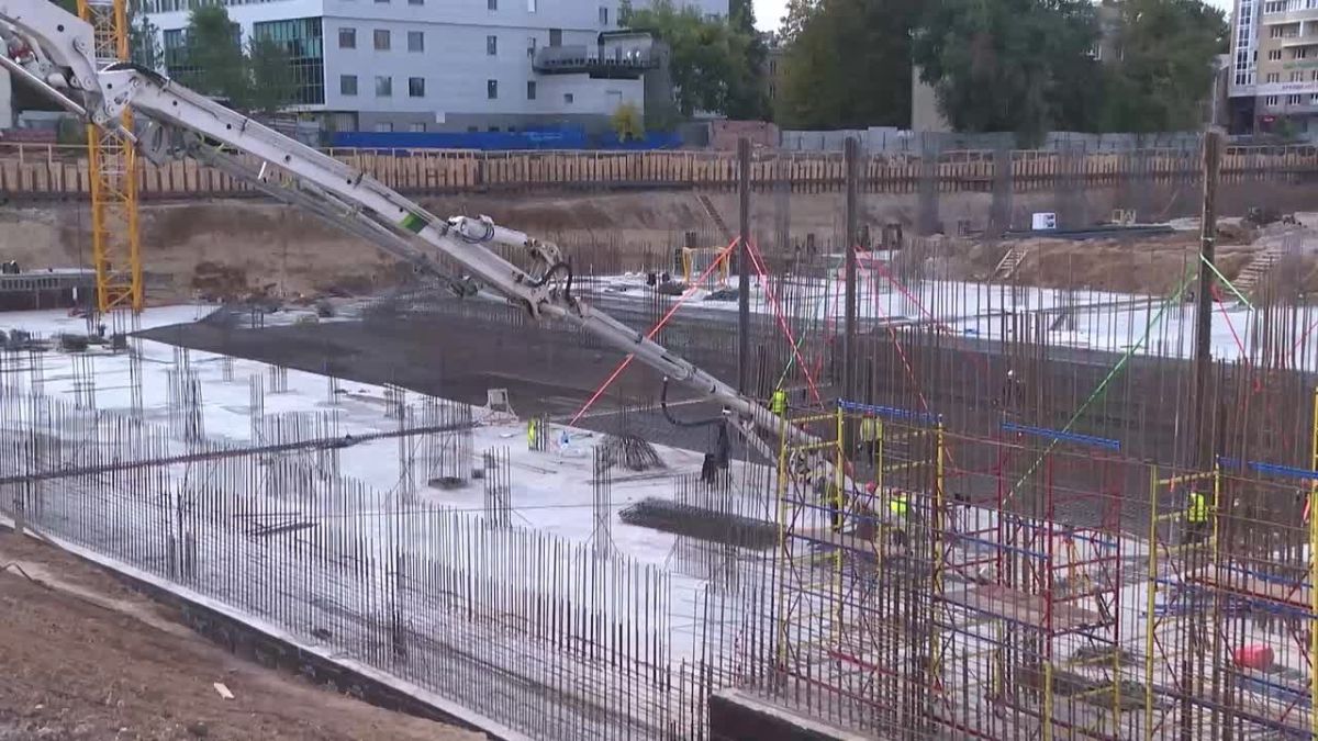 Стройплощадку нового стадиона на улице Студенческой посетили 25 студентов Воронежского технического университета