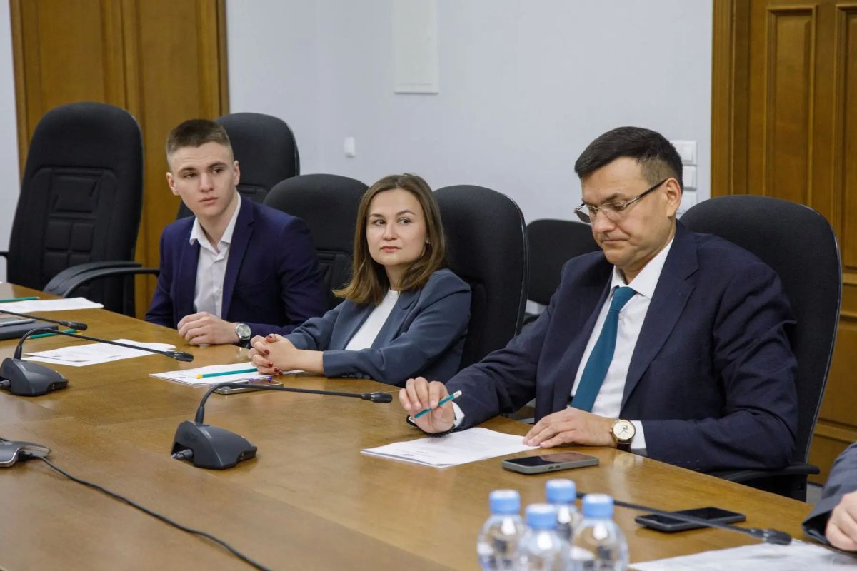 В областной Думе обсудили подготовку законопроекта об ограничении продажи бензина несовершеннолетним В областной Думе обсудили подготовку законопроекта об ограничении продажи бензина несовершеннолетним
