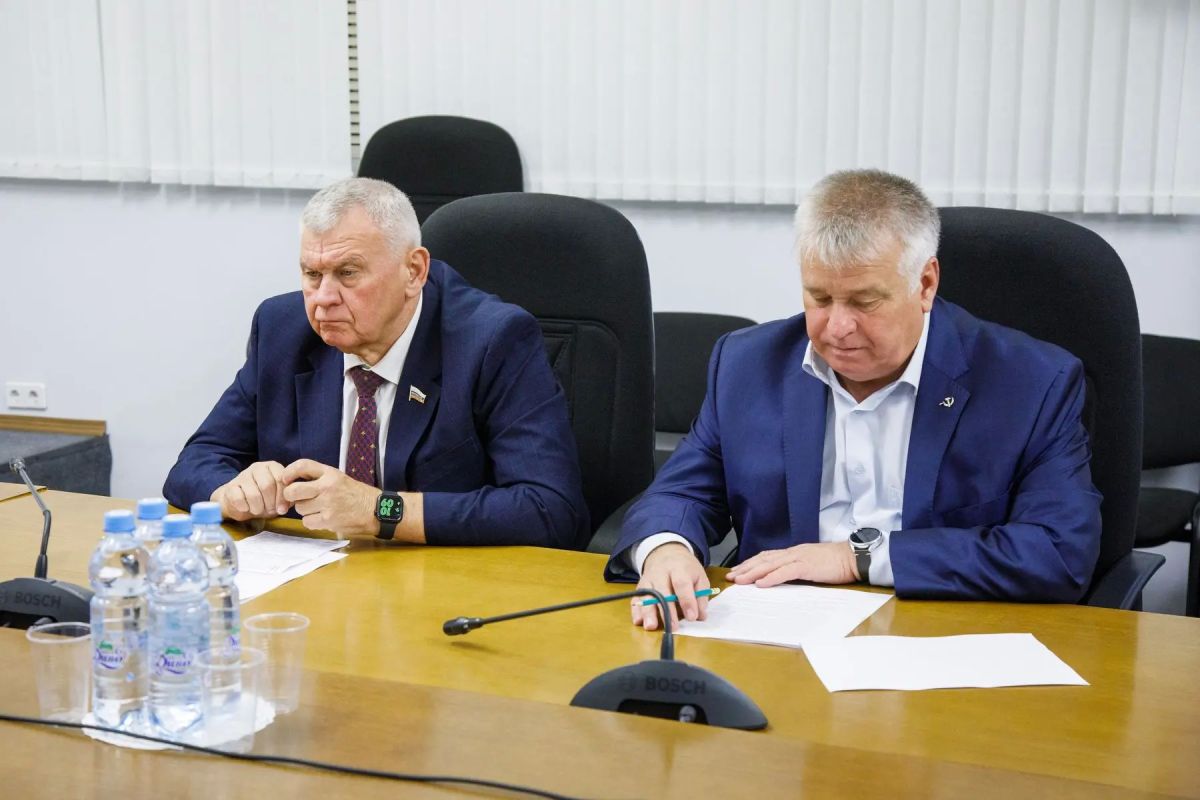 В областной Думе обсудили подготовку законопроекта об ограничении продажи бензина несовершеннолетним В областной Думе обсудили подготовку законопроекта об ограничении продажи бензина несовершеннолетним