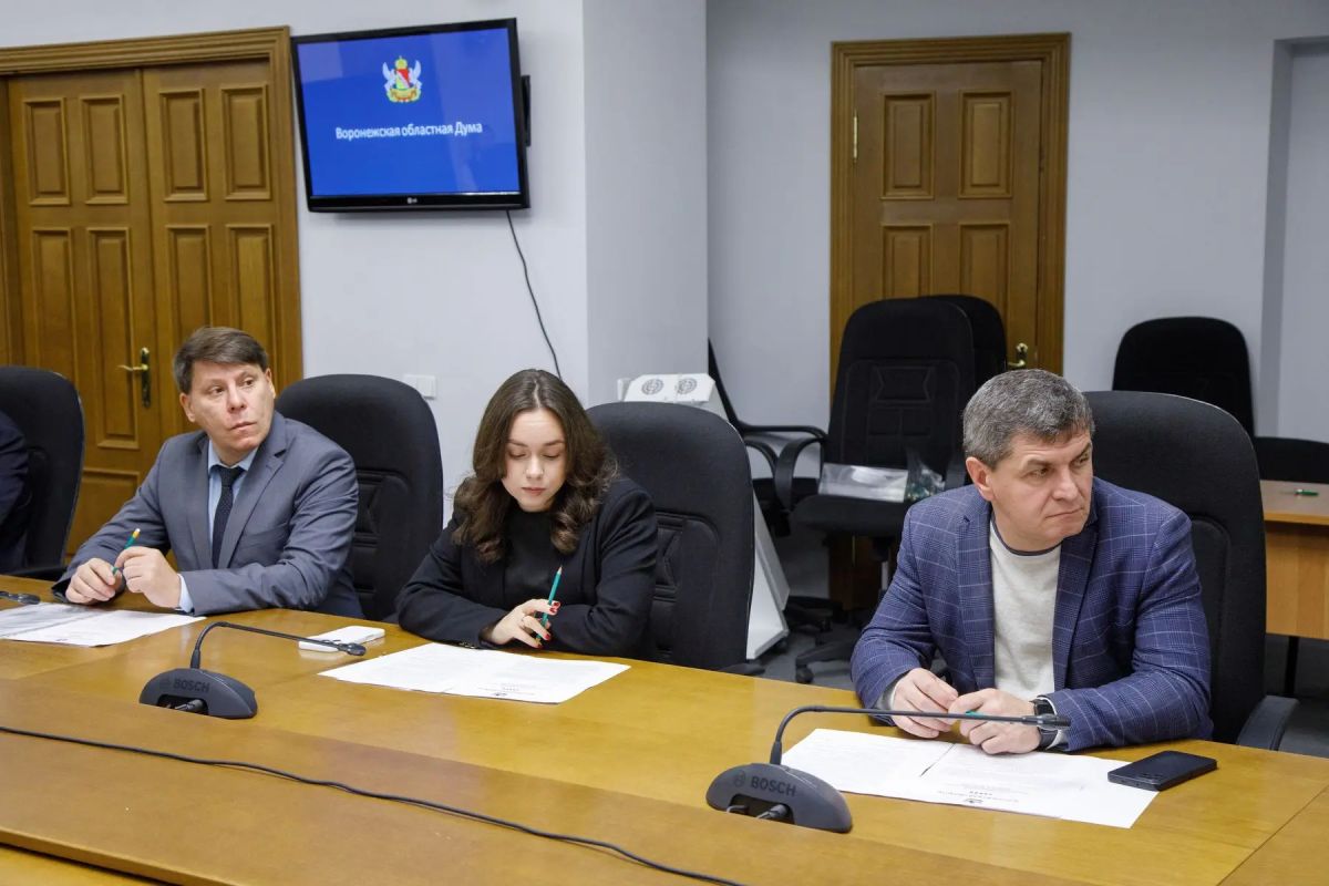В областной Думе обсудили подготовку законопроекта об ограничении продажи бензина несовершеннолетним В областной Думе обсудили подготовку законопроекта об ограничении продажи бензина несовершеннолетним