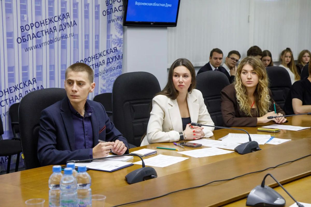В областной Думе обсудили подготовку законопроекта об ограничении продажи бензина несовершеннолетним В областной Думе обсудили подготовку законопроекта об ограничении продажи бензина несовершеннолетним