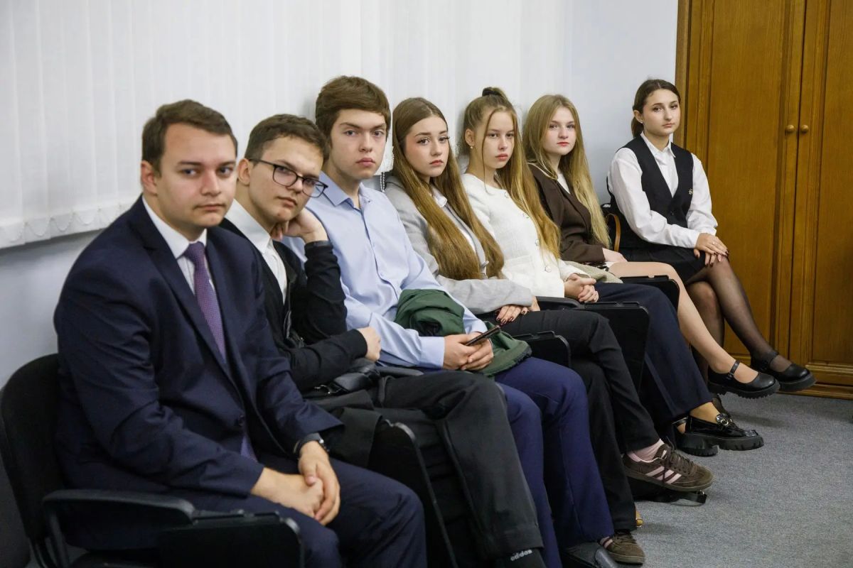 В областной Думе обсудили подготовку законопроекта об ограничении продажи бензина несовершеннолетним В областной Думе обсудили подготовку законопроекта об ограничении продажи бензина несовершеннолетним