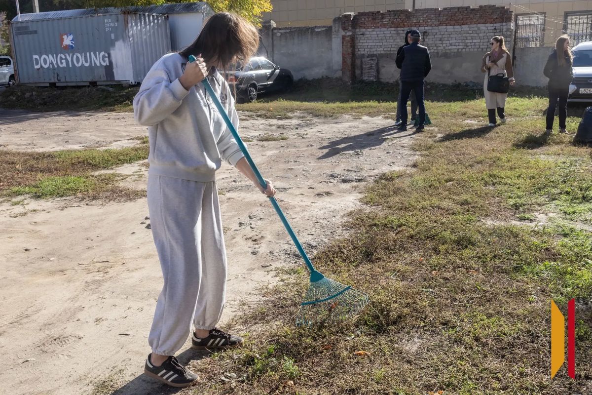 «Вклад в облик города»: сотрудники РИА «Воронеж» навели порядок у типографии имени Болховитинова «Вклад в облик города»: сотрудники РИА «Воронеж» навели порядок у типографии имени Болховитинова
