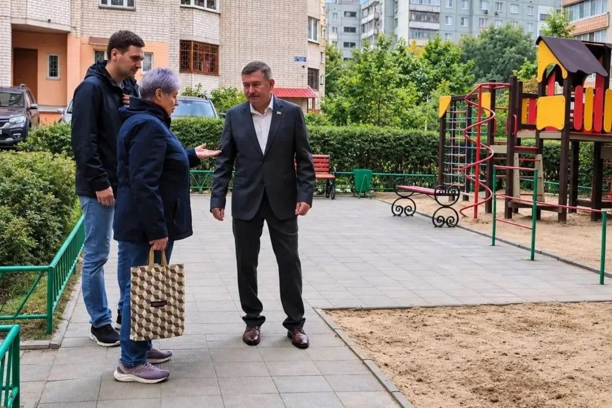 Помещение под детский центр искусств, благоустройство двора и опасное дерево – депутаты областной Думы рассмотрели обращения граждан Помещение под детский центр искусств, благоустройство двора и опасное дерево – депутаты областной Думы рассмотрели обращения граждан