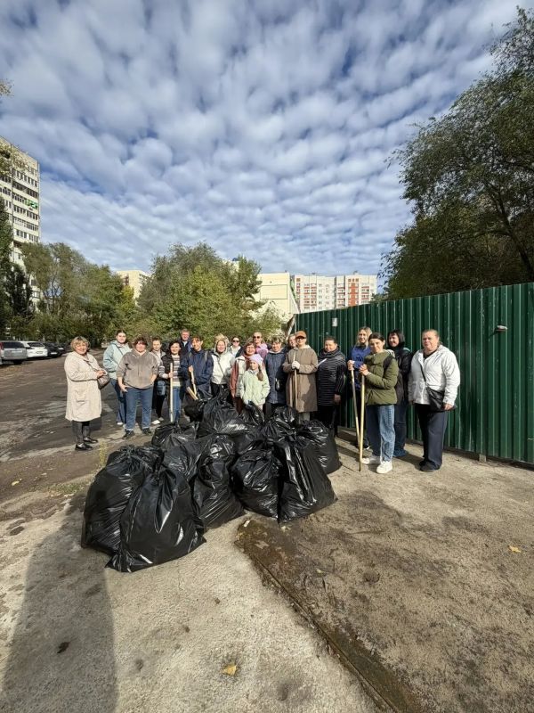 Коминтерновский район принимает самое активное участие в общегородском субботнике, в рамках объявленного мэром Воронежа Сергеем Петриным месячника благоустройства Коминтерновский район принимает самое активное участие в общегородском субботнике, в рамках объявленного мэром Воронежа Сергеем Петриным месячника благоустройства