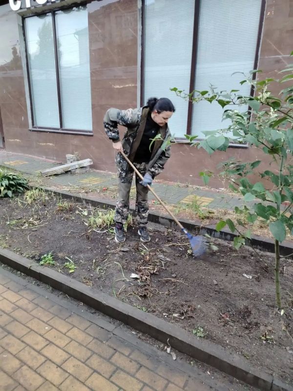 Управление предпринимательства и предпринимательское сообщество приняли участие в субботнике Управление предпринимательства и предпринимательское сообщество приняли участие в субботнике