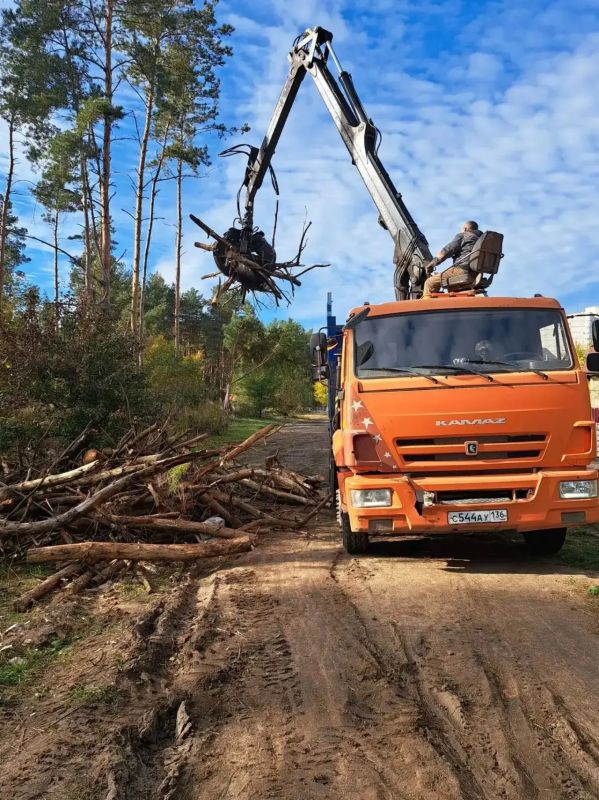 Коминтерновский район принимает самое активное участие в общегородском субботнике, в рамках объявленного мэром Воронежа Сергеем Петриным месячника благоустройства Коминтерновский район принимает самое активное участие в общегородском субботнике, в рамках объявленного мэром Воронежа Сергеем Петриным месячника благоустройства