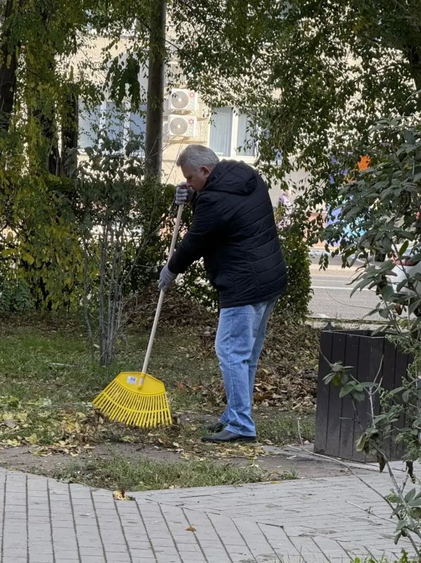 Сотрудники управления гостехнадзора Воронежской области присоединились к общеобластному месячнику благоустройства Сотрудники управления гостехнадзора Воронежской области присоединились к общеобластному месячнику благоустройства