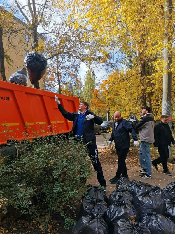 Коллектив ГЖИ Воронежской области принял участие в общегородском субботнике Коллектив ГЖИ Воронежской области принял участие в общегородском субботнике