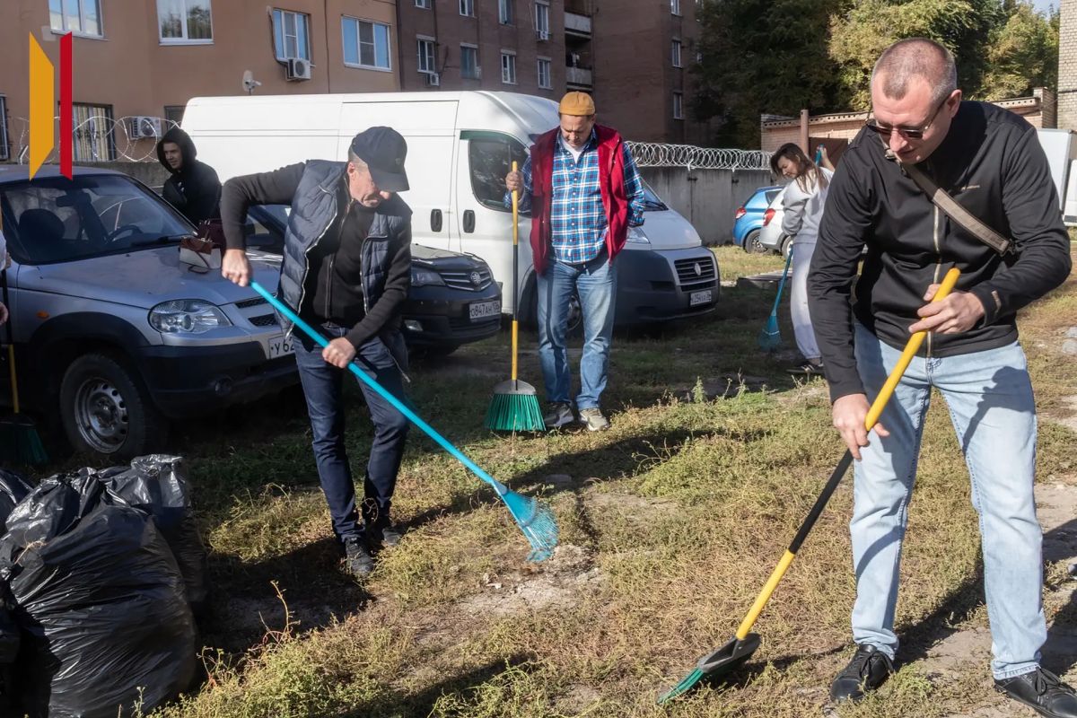 «Вклад в облик города»: сотрудники РИА «Воронеж» навели порядок у типографии имени Болховитинова «Вклад в облик города»: сотрудники РИА «Воронеж» навели порядок у типографии имени Болховитинова