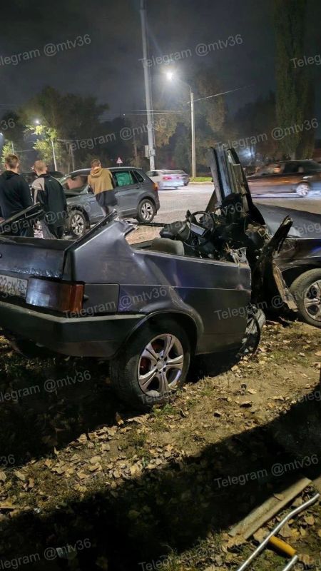 Автомобиль разорвало после ужасной аварии на улице Ростовской 13 октября