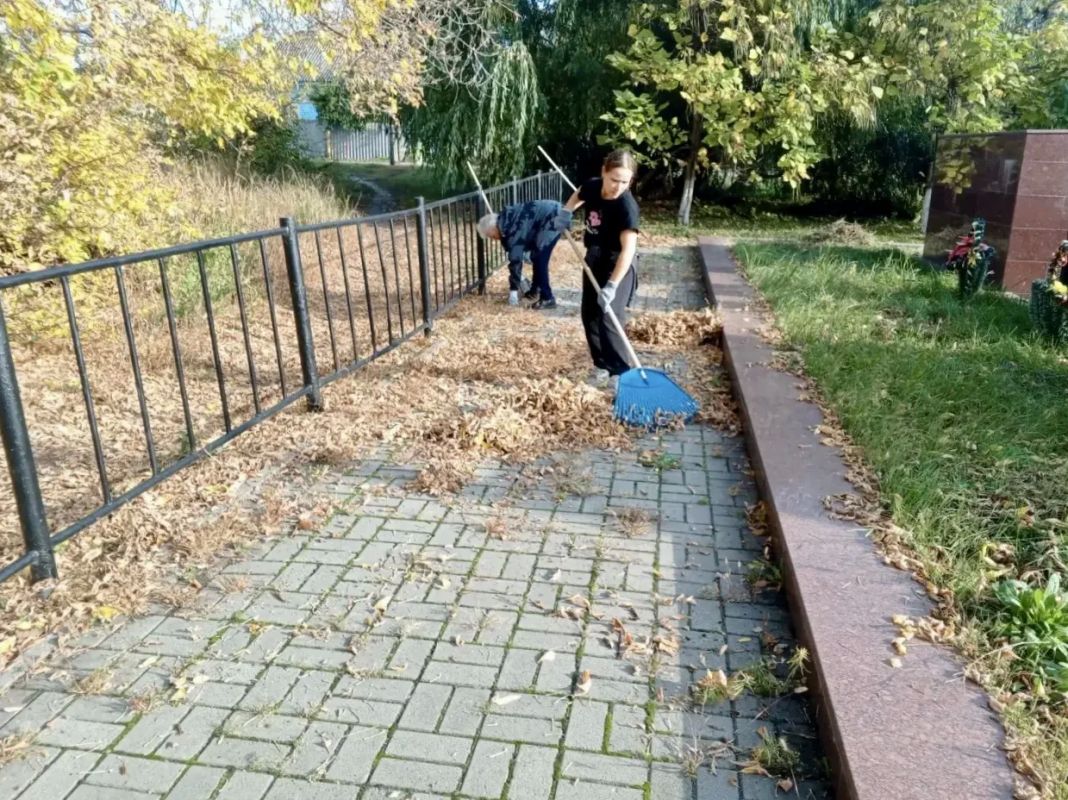 Вместе продуктивнее: более 3 тысяч человек приняли участие в очередной массовой уборке на территории района Вместе продуктивнее: более 3 тысяч человек приняли участие в очередной массовой уборке на территории района