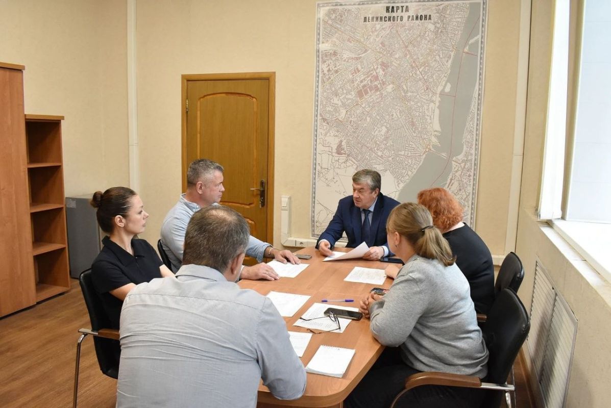 Глава Воронежа Сергей Петрин и председатель городской Думы Андрей Дьяченко поздравляют с Днем работников дорожного хозяйства: Глава Воронежа Сергей Петрин и председатель городской Думы Андрей Дьяченко поздравляют с Днем работников дорожного хозяйства: