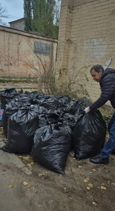 Сделано вместе!. На минувшей неделе в Советском районе прошёл субботник в рамках месячника благоустройства, в котором приняли участие 2609 человек Сделано вместе!. На минувшей неделе в Советском районе прошёл субботник в рамках месячника благоустройства, в котором приняли участие 2609 человек