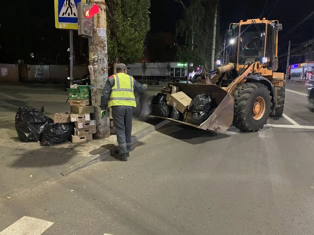 Сделано вместе!. На минувшей неделе в Советском районе прошёл субботник в рамках месячника благоустройства, в котором приняли участие 2609 человек Сделано вместе!. На минувшей неделе в Советском районе прошёл субботник в рамках месячника благоустройства, в котором приняли участие 2609 человек