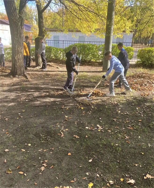 Сделано вместе!. На минувшей неделе в Советском районе прошёл субботник в рамках месячника благоустройства, в котором приняли участие 2609 человек Сделано вместе!. На минувшей неделе в Советском районе прошёл субботник в рамках месячника благоустройства, в котором приняли участие 2609 человек