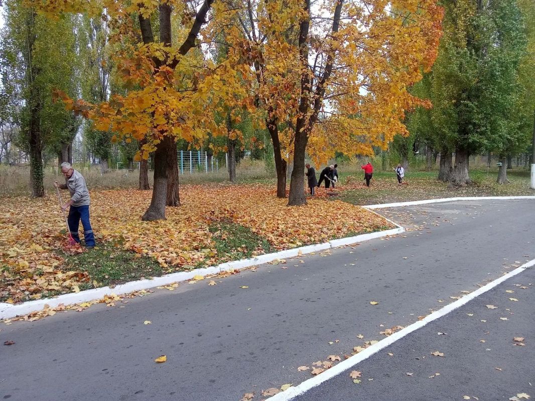 Сделано вместе!. На минувшей неделе в Советском районе прошёл субботник в рамках месячника благоустройства, в котором приняли участие 2609 человек Сделано вместе!. На минувшей неделе в Советском районе прошёл субботник в рамках месячника благоустройства, в котором приняли участие 2609 человек