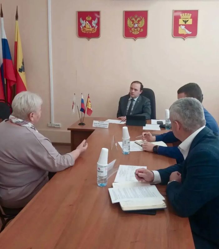 Министр цифрового развития Воронежской области Денис Волков провёл личный приём граждан в общественной приёмной Губернатора Воронежской области в Левобережном районе города Воронежа