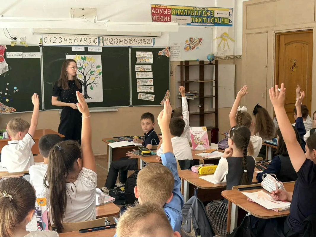 Любовь Добрынина: «Порой именно спонтанные предложения ребят становятся началом интересных проектов» Любовь Добрынина: «Порой именно спонтанные предложения ребят становятся началом интересных проектов»