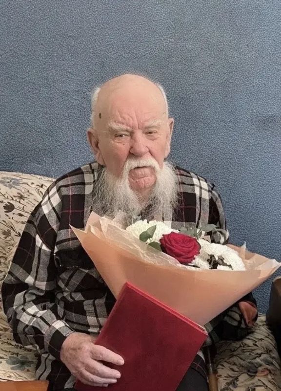 Сегодня 100-й день рождения отмечает житель Центрального района Михаил Куликов