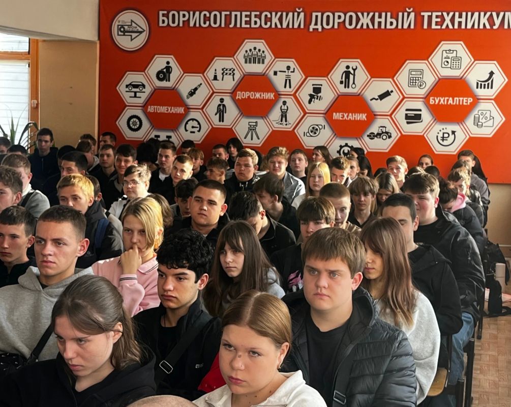 «Молодёжь и закон»: в Борисоглебске полицейские провели правовую встречу со студентами техникума «Молодёжь и закон»: в Борисоглебске полицейские провели правовую встречу со студентами техникума