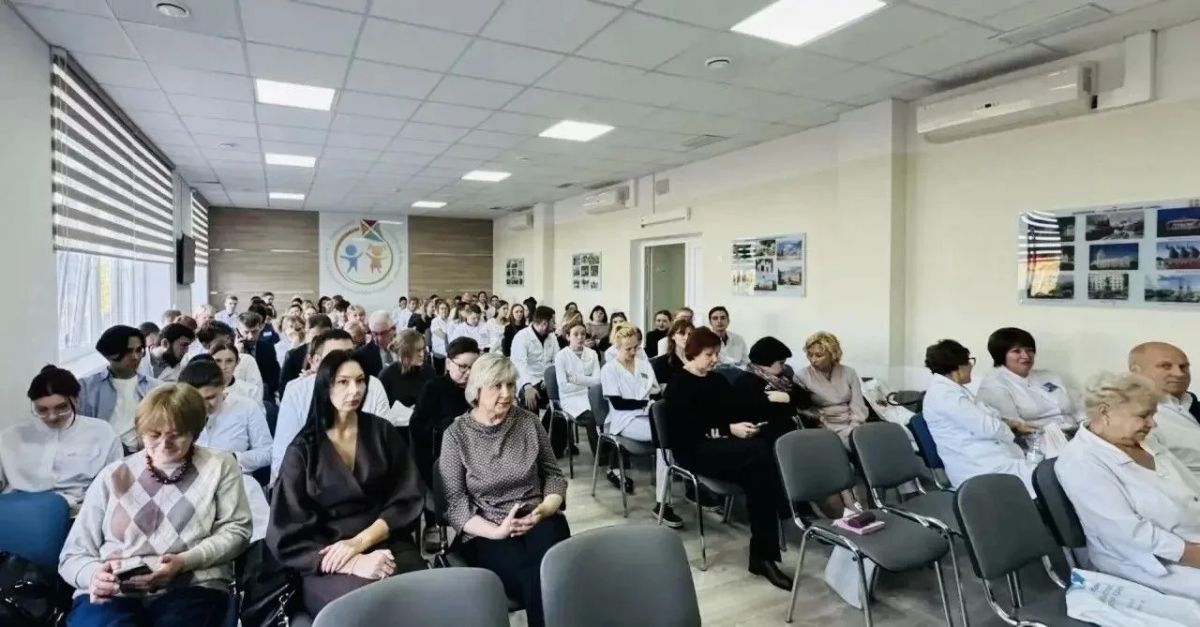 На базе областного противотуберкулезного диспансера им. Н.С. Похвисневой в гибридном формате прошла межрегиональная научно-практическая конференция «Врач-фтизиатр: базовые вопросы в ежедневной практике»