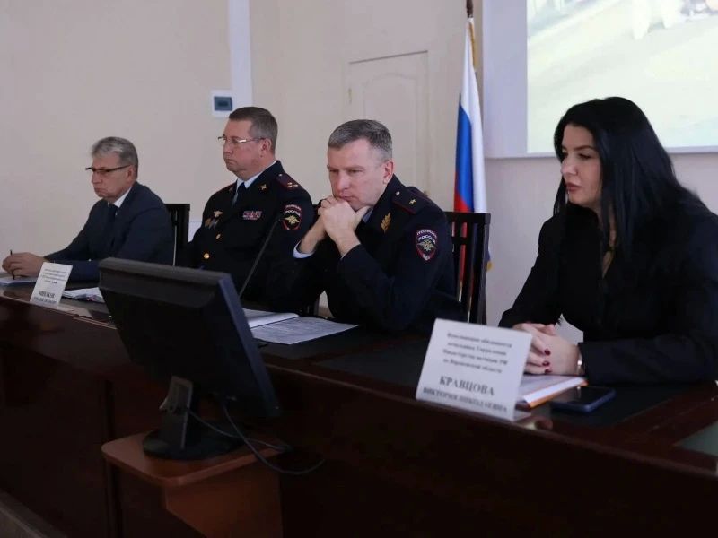 Министр региональной безопасности Воронежской области Игорь Попов принял участие в рабочей встрече с общественными объединениями правоохранительной направленности Министр региональной безопасности Воронежской области Игорь Попов принял участие в рабочей встрече с общественными объединениями правоохранительной направленности