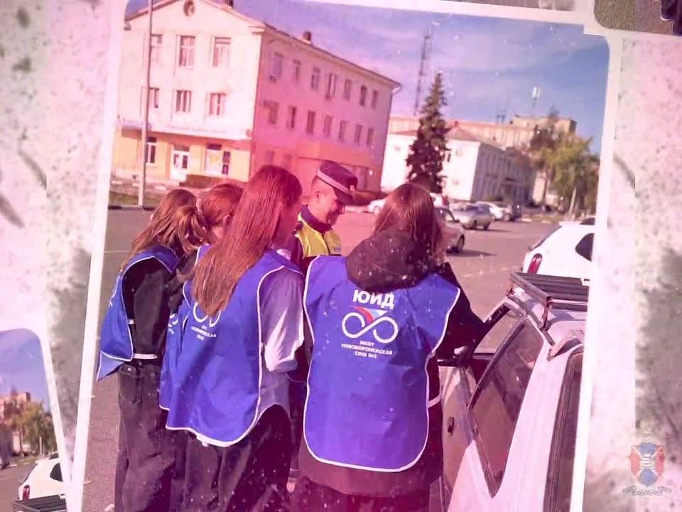 В преддверии Дня автомобилиста сотрудники Госавтоинспекции Нововоронежа вместе с отрядами ЮИД провели масштабную акцию по безопасности дорожного движения