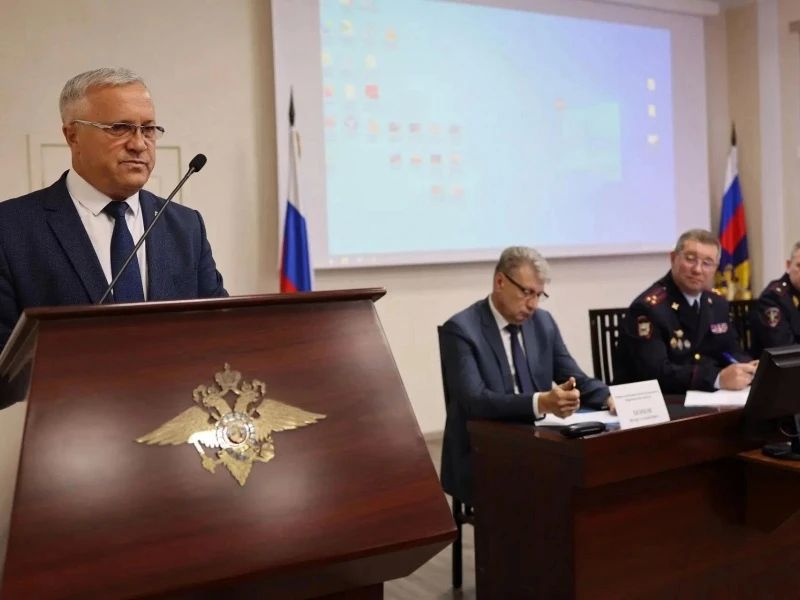 Министр региональной безопасности Воронежской области Игорь Попов принял участие в рабочей встрече с общественными объединениями правоохранительной направленности Министр региональной безопасности Воронежской области Игорь Попов принял участие в рабочей встрече с общественными объединениями правоохранительной направленности