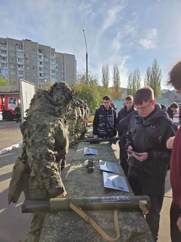 В Воронеже состоялась военно-патриотическая акция «День призывника» В Воронеже состоялась военно-патриотическая акция «День призывника»