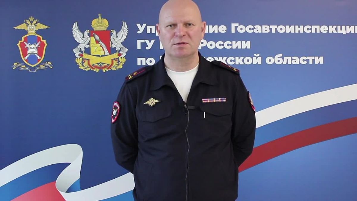 Уважаемые водители!. Поздравляю вас с Днём автомобилиста! Сегодня мы чествуем всех, кто за рулём, — и для кого дорога стала профессией, и для кого автомобиль — верный спутник в жизни