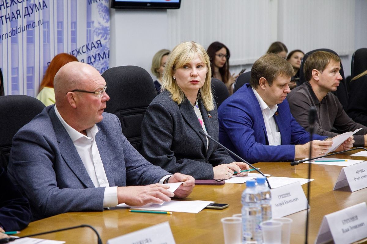 В областной Думе обсудили регулирование оборота электронных систем доставки никотина В областной Думе обсудили регулирование оборота электронных систем доставки никотина